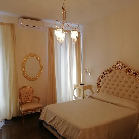 Da Francesco Stazione Bed and breakfast 3*